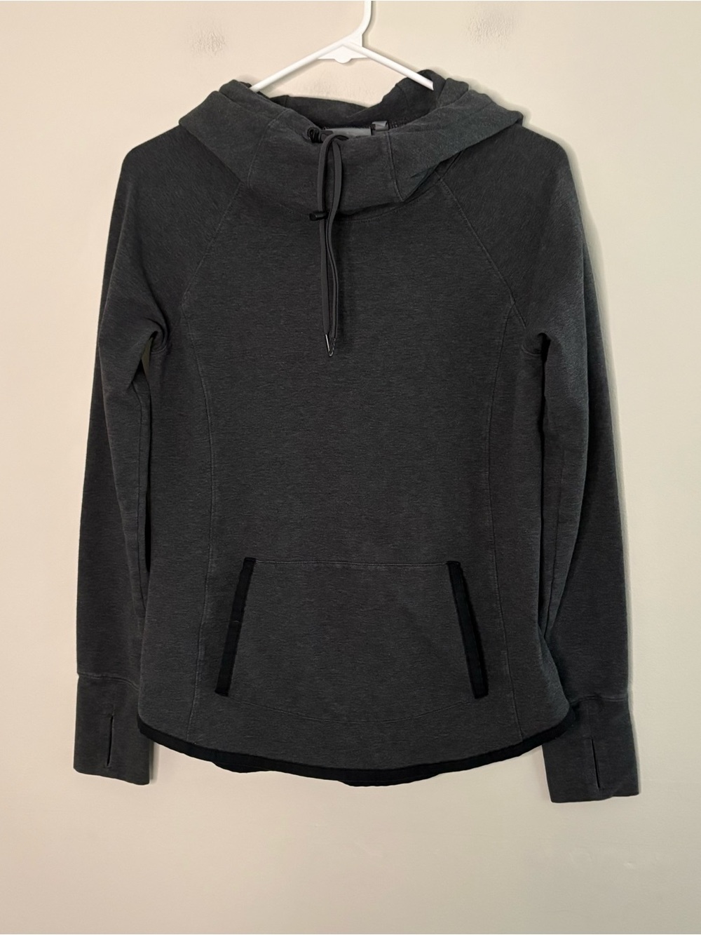 Athleta Women’s XS Grey Hooded Sweatshirt Sporty Sleek Yoga Gym Fall